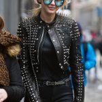 Gigi-Hadid-all-black-ensemble-received-touch-edginess