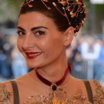 Giovanna-Battaglia-wore-eye-catching-gold-safety-pin-headpiece