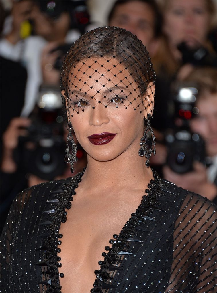 beyonce red lips